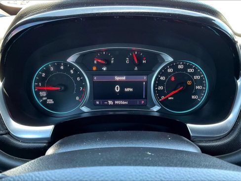 Used 2022 Chevrolet Traverse LT FWD image 12