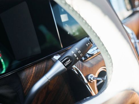 Used 2025 Rolls-Royce Cullinan image 74