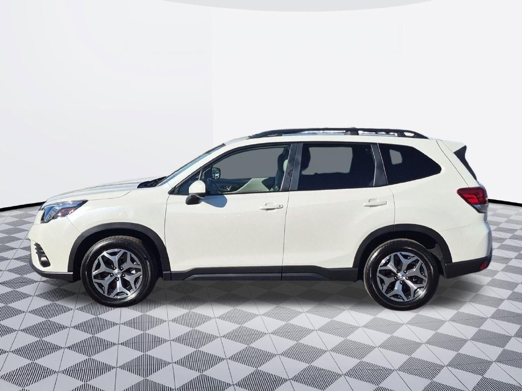 Used 2023 Subaru Forester Premium w/ Popular Package #2 AWD/4WD image 3