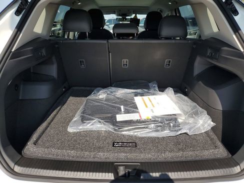 New 2025 Volkswagen Tiguan SE image 15