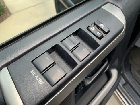 Used 2013 Toyota 4Runner SR5 w/ Convenience Pkg AWD/4WD image 15