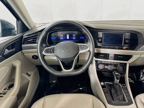Certified 2023 Volkswagen Jetta SE w/ Panoramic Sunroof Package FWD image 21