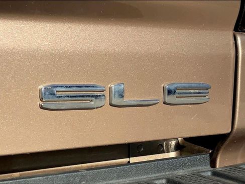 Used 2023 GMC Sierra 2500 SLE w/ X31 Off-Road Package image 9