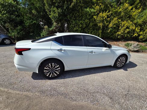 Used 2024 Nissan Altima 2.5 SV AWD/4WD image 7