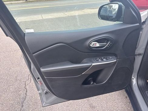 Used 2021 Jeep Cherokee Limited w/ Elite Package image 15