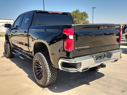 Used 2019 Chevrolet Silverado 1500 LT w/ Convenience Package AWD/4WD image 2