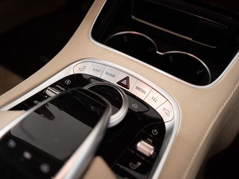 Used 2018 Mercedes-Benz S 560 Sedan image 33