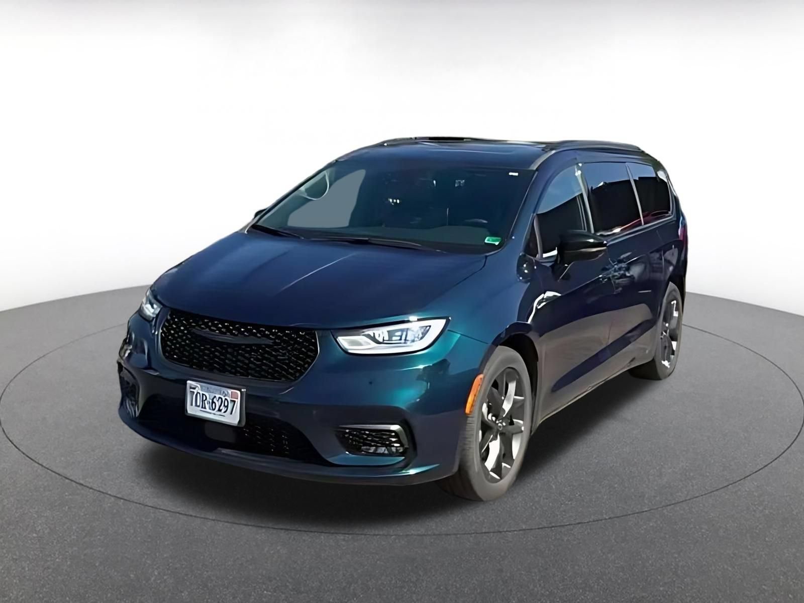 Used 2025 Chrysler Pacifica Limited FWD image 6