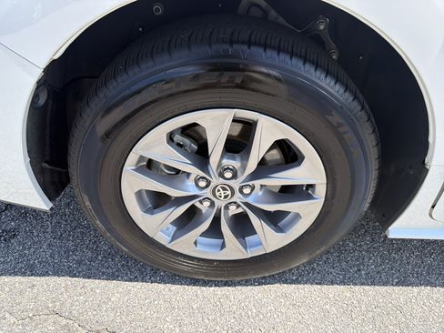 Certified 2025 Toyota Sienna XLE FWD image 26