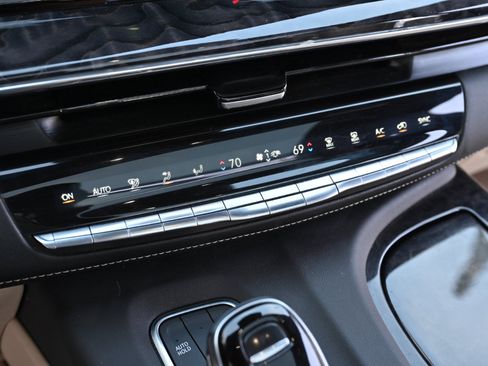 Used 2021 Cadillac Escalade Premium Luxury image 26