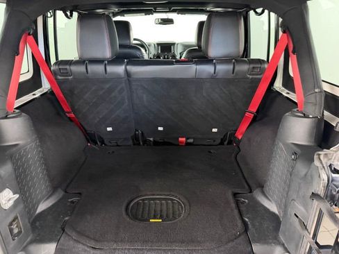 Used 2018 Jeep Wrangler Unlimited Rubicon image 25