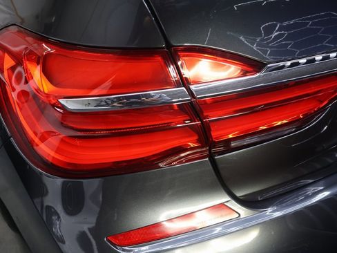 Used 2017 BMW 750i image 28