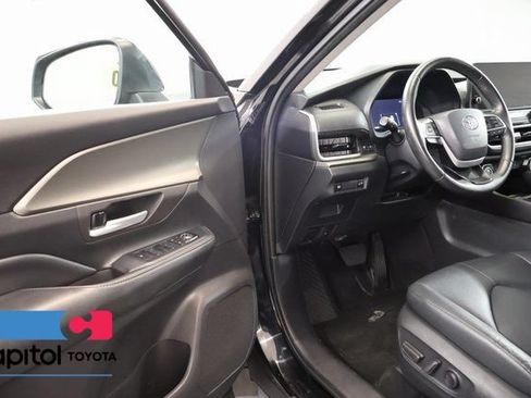 Certified 2024 Toyota Grand Highlander AWD image 9
