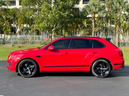 Used 2019 Bentley Bentayga image 2