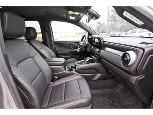 Used 2024 Chevrolet Colorado LT w/ LT Convenience Package III image 25