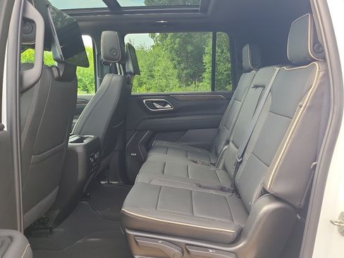 Used 2024 Chevrolet Suburban Premier AWD/4WD image 38