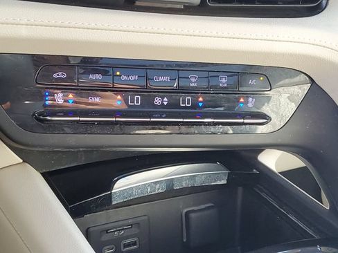 Certified 2023 Buick Envision Avenir AWD/4WD image 29