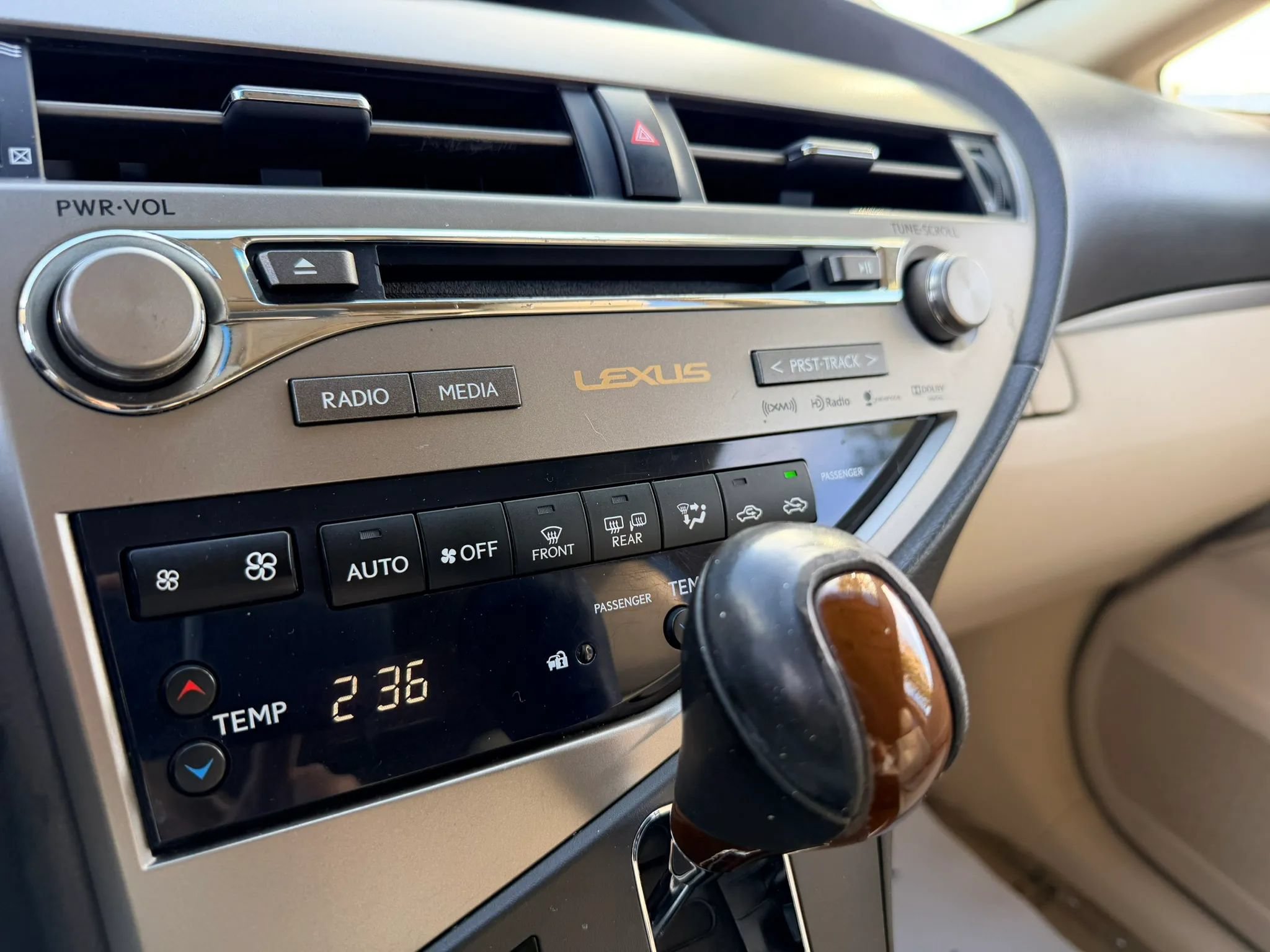 Used 2013 Lexus RX 450h AWD w/ Navigation Pkg image 28