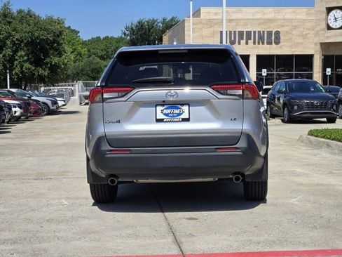 Used 2022 Toyota RAV4 LE FWD image 7
