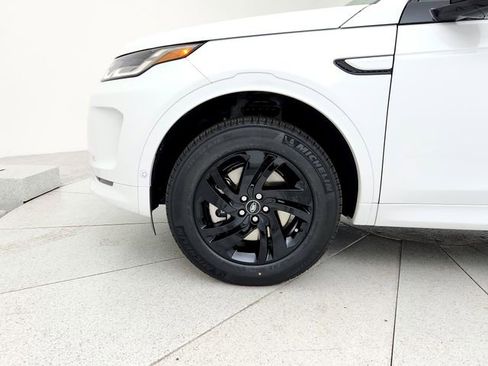 Used 2025 Land Rover Discovery Sport S image 30