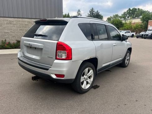 Used 2011 Jeep Compass Latitude AWD/4WD image 5
