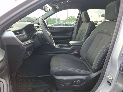 Used 2024 Jeep Grand Cherokee L Laredo w/ Luxury Tech Group I AWD/4WD image 15