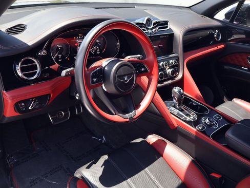 Certified 2022 Bentley Bentayga AWD/4WD image 4