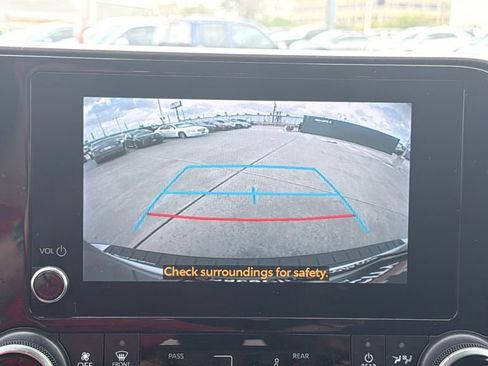 Used 2023 Toyota Highlander L image 27