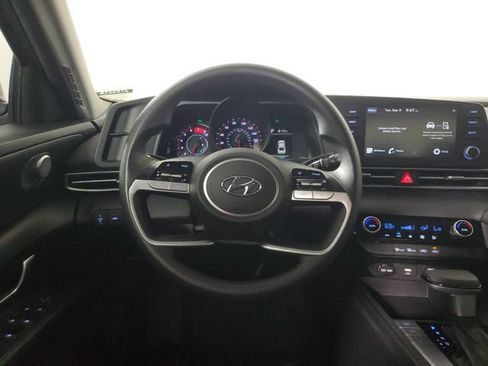 Used 2023 Hyundai Elantra SEL FWD image 13