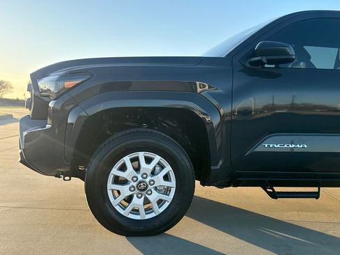 Used 2025 Toyota Tacoma SR5 image 5