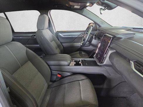 Used 2025 GMC Acadia Elevation FWD image 18