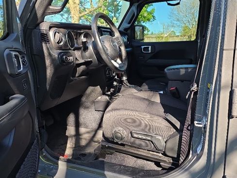 Used 2020 Jeep Wrangler Unlimited Sahara AWD/4WD image 26