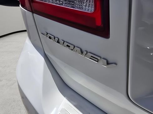 Used 2019 Dodge Journey SE w/ Blacktop Package FWD image 20