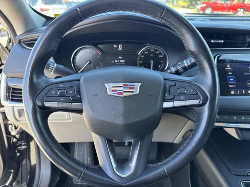 Used 2022 Cadillac XT4 Premium Luxury w/ Safety Alert Package image 31