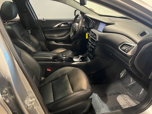 Used 2018 INFINITI QX30 Premium w/ Navigation Package image 37
