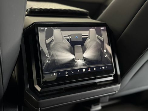 Used 2024 Tesla Cybertruck AWD Crew Cab image 35