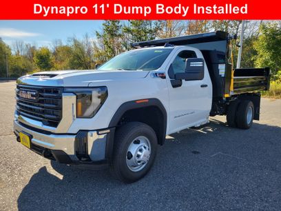 New 2025 GMC Sierra 3500 Pro w/ Convenience Package