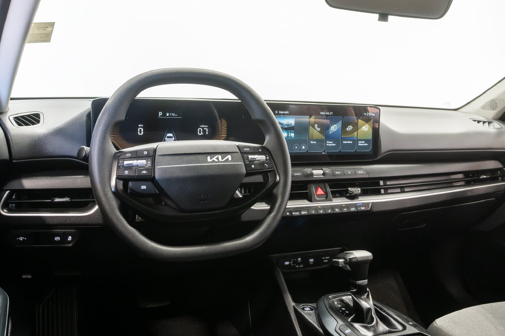 Used 2025 Kia K4 FWD image 7
