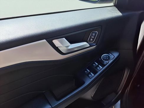 Used 2021 Ford Escape SE image 12