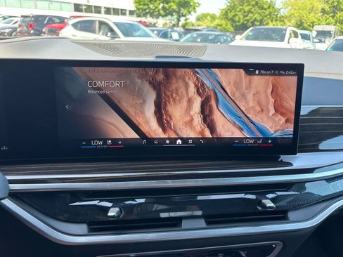 Used 2025 BMW X5 xDrive40i w/ M Sport Package AWD/4WD image 27