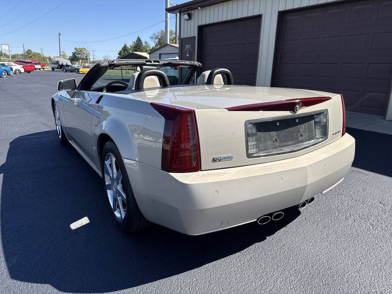 Used 2006 Cadillac XLR RWD image 12