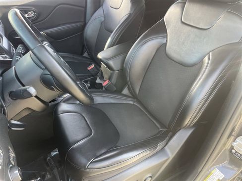 Used 2021 Jeep Cherokee Latitude Plus image 18