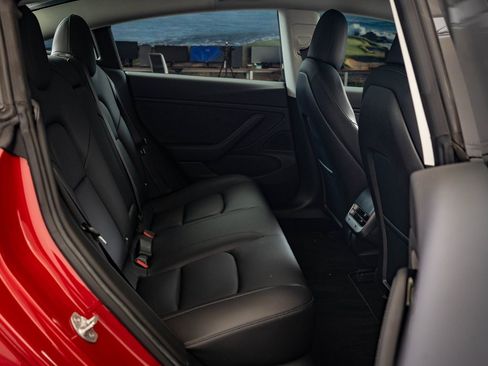 Used 2018 Tesla Model 3 Long Range image 32