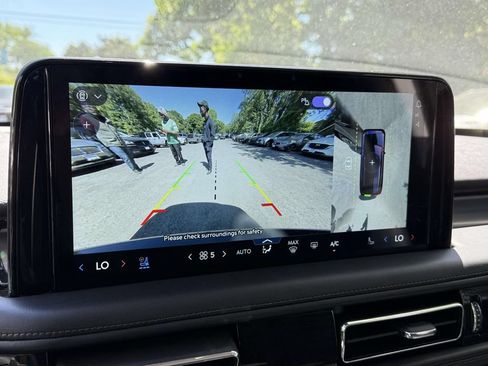 Used 2025 Lincoln Aviator AWD image 30