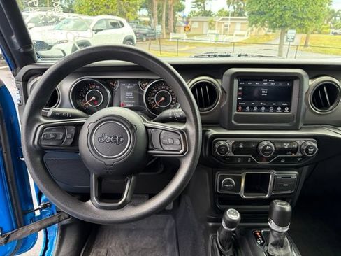 Used 2022 Jeep Wrangler Unlimited Sport AWD/4WD image 16