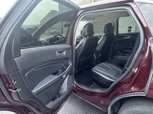 Used 2018 Ford Edge Titanium w/ Technology Package FWD image 16