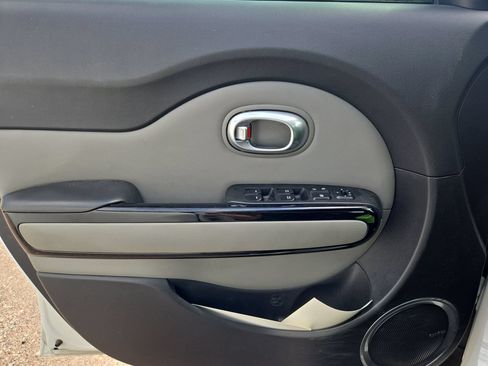Used 2015 Kia Soul + w/ Audio Package FWD image 18