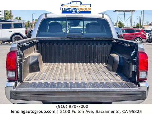 Used 2020 Toyota Tacoma SR5 AWD/4WD image 25