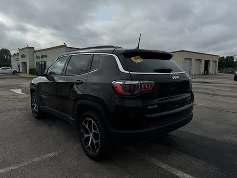 Used 2024 Jeep Compass Limited AWD/4WD image 3