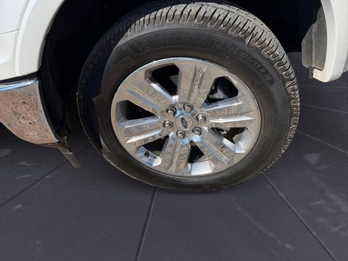 Used 2019 Ford F150 Lariat w/ Equipment Group 502A Luxury AWD/4WD image 14